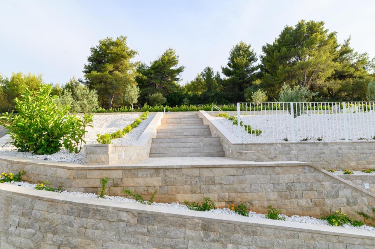 Malo More Resort Arbanija 외부 사진